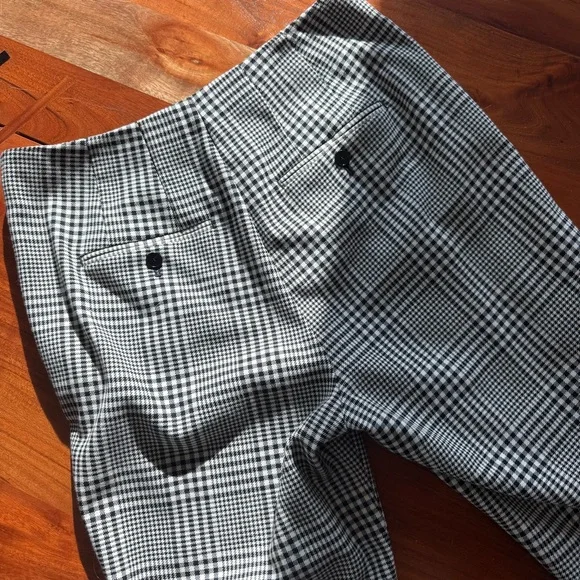 Club Monaco Black and White Plaid Cropped Pants - Picture 11 of 12
